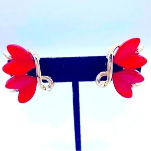 Vintage Red Thermoset Heart Design And Gold Tone Clip On Earrings 1940-1960